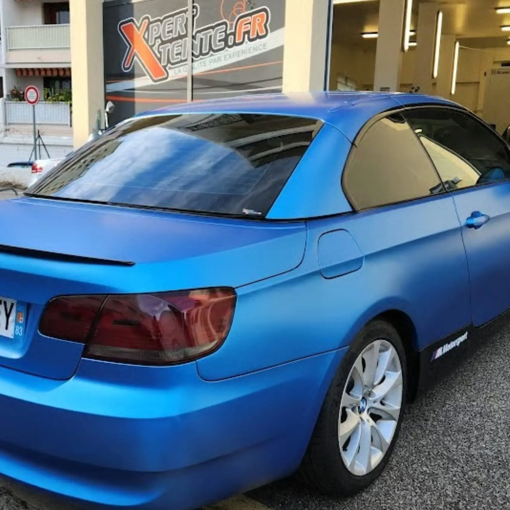 covering bleu mat bmw e93 motorsport