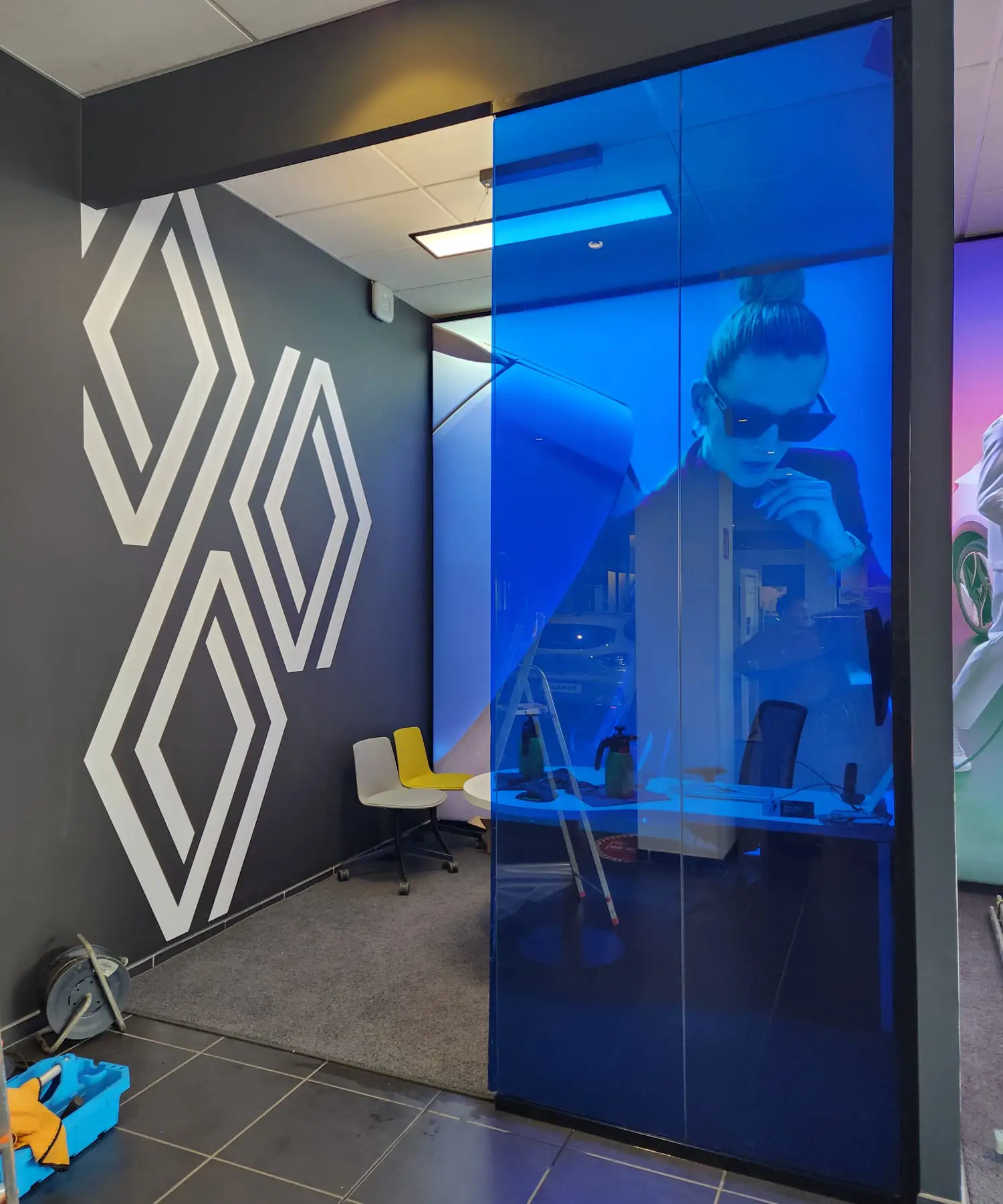 vitrophanie adhesif bleu Renault valentine Marseille