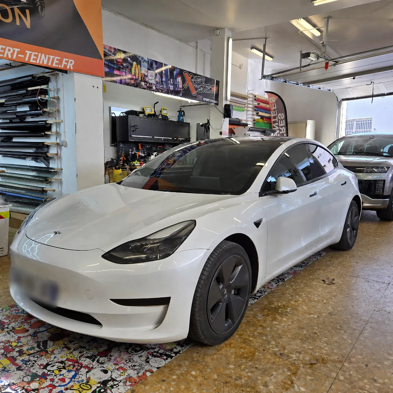 Pose de film solaire sur Tesla Model 3 à Toulon dans le Var