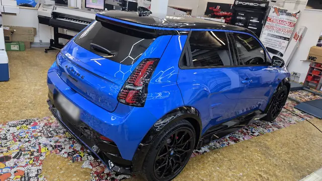 Renault 5 Alpine 2026 avec vitres teintées à Toulon dans le Var